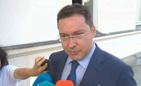 Даниел Митов: Създадената ситуация има един-единствен сценарист - Румен Радев