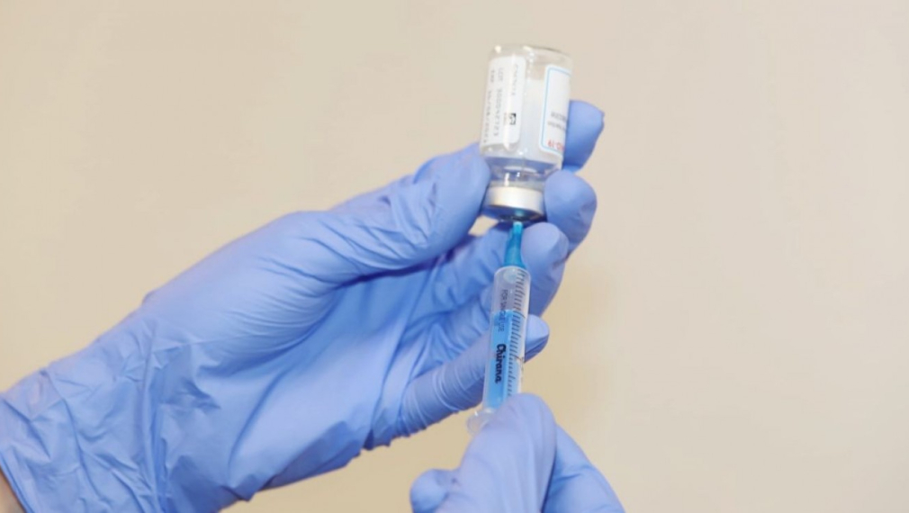 Медицинска сестра в Германия е ваксинирала 9 хиляди души с физиологичен разтвор