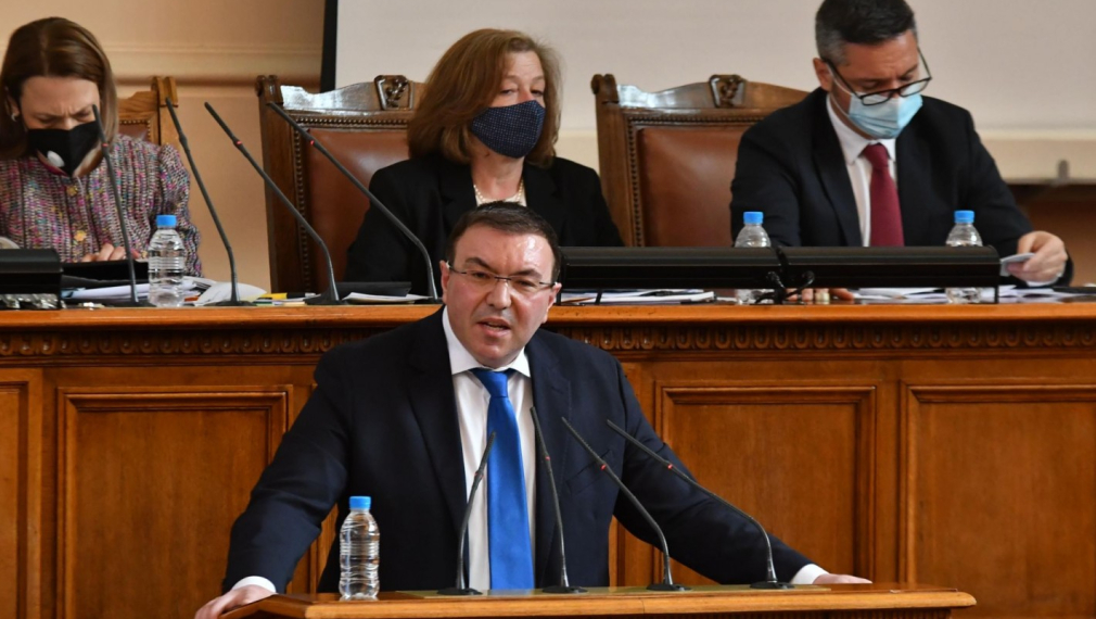 Ангелов: Кацаров излъга за мегаболницата в Казичене, крие ли се от депутатите?