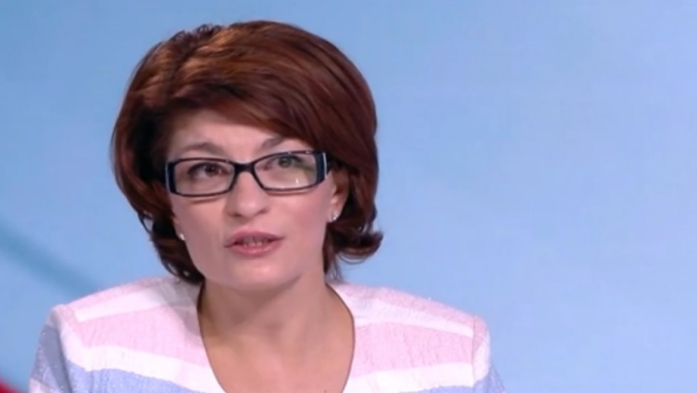 Десислава Атанасова: Необходим е стабилен кабинет, партията с третия мандат да направи всичко възможно