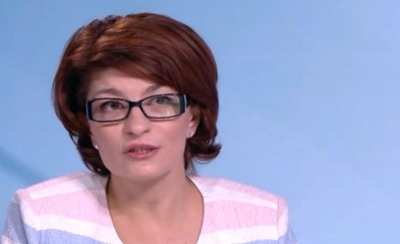 Десислава Атанасова: Необходим е стабилен кабинет, партията с третия мандат да направи всичко възможно