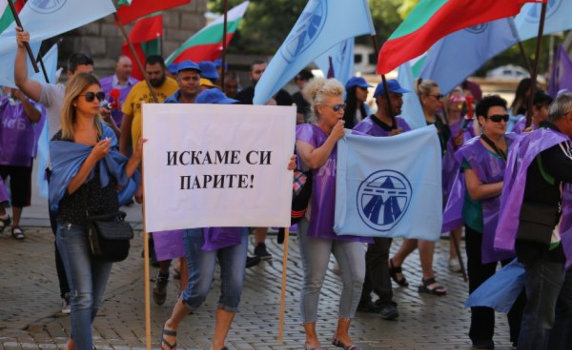 Пътни строители блокираха центъра на София заради неполучени заплати