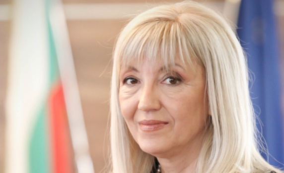 Петя Аврамова: Откъде чака Комитова пари за пътищата, след като в актуализацията на бюджета не са предвидени такива?