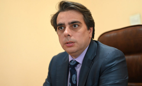 Асен Василев не отговори дали Спецов е знаел, че фирмата му е с големи дългове