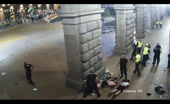 В НС показаха крити брутални сцени от смазването на протеста (видео)