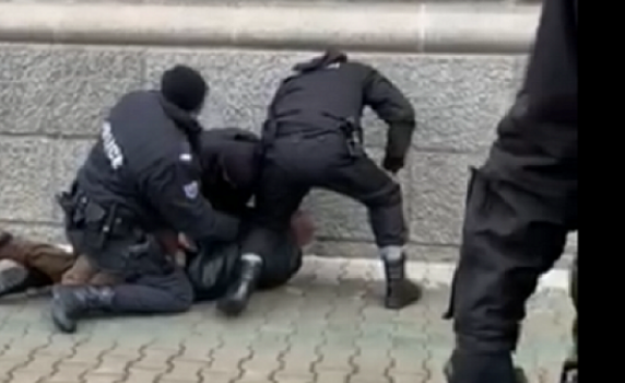 Прокуратурата: Четирима полицаи са обвинени за насилие по време на протестите