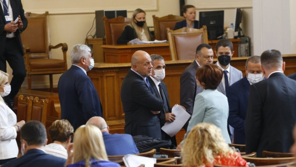 Парламентът създаде комисии: Йордан Цонев оглави икономическата, Тома Биков - медийната