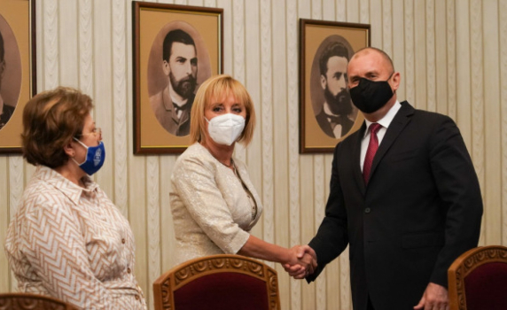 Манолова при Радев: Задават се три кризи, нужна е актуализация на бюджета и редовен кабинет