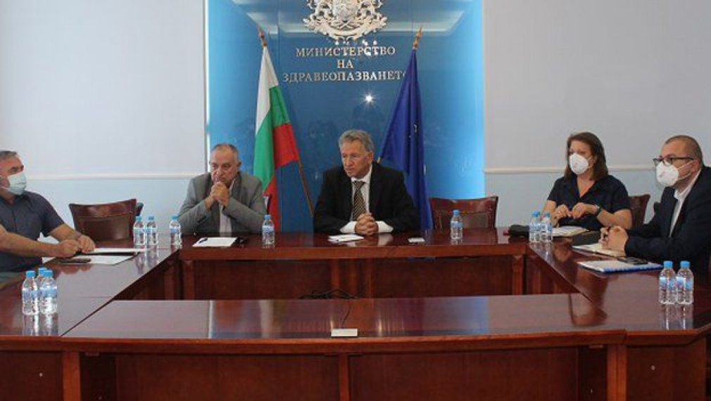 Здравното министерство търси подкрепа за затваряне на нощните заведения