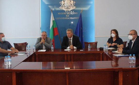 Здравното министерство търси подкрепа за затваряне на нощните заведения