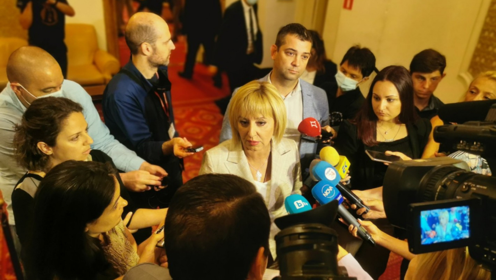 Манолова за позицията на ИТН: Не сме Фейсбук република. Осем комисии са на ИТН