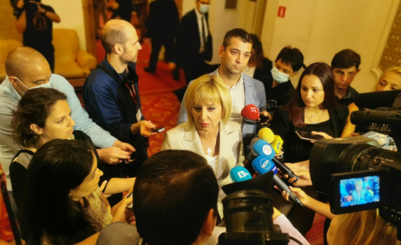 Манолова за позицията на ИТН: Не сме Фейсбук република. Осем комисии са на ИТН