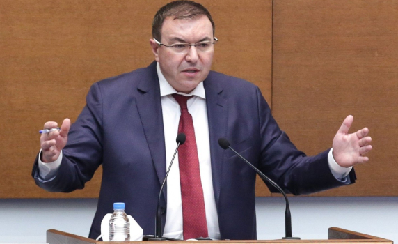 Костадин Ангелов към Стойчо Кацаров: Спри да лъжеш и плати на медиците