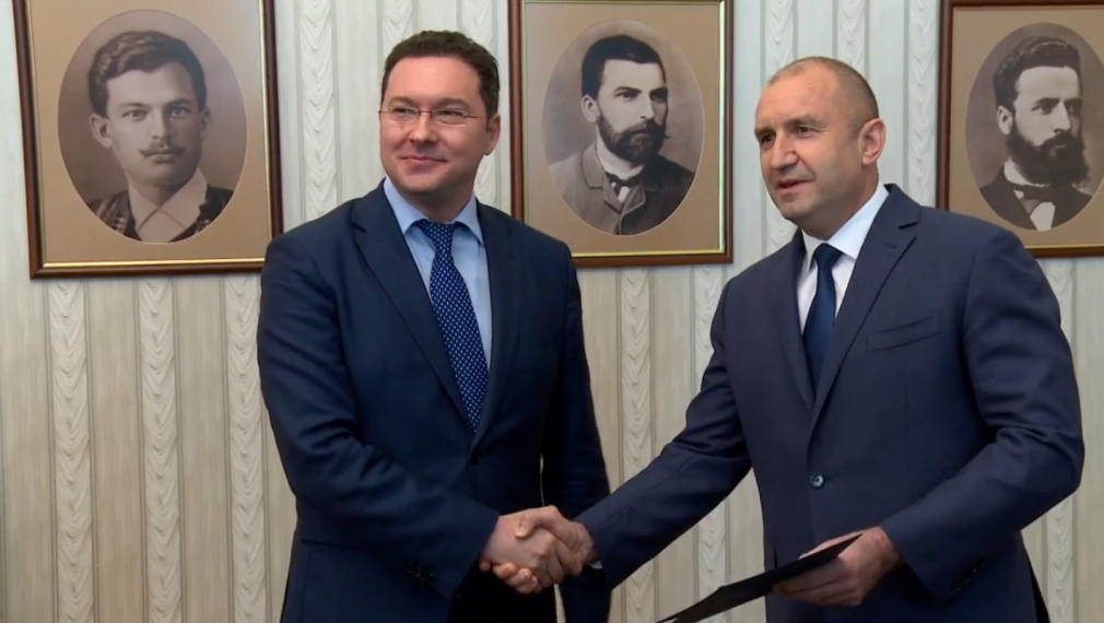 От ГЕРБ представиха проектокабинет, но върнаха мандата веднага (видео)