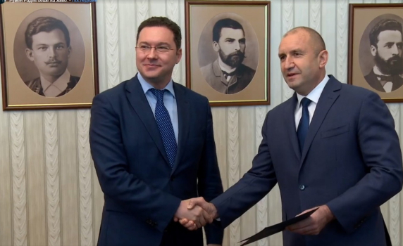 От ГЕРБ представиха проектокабинет, но върнаха мандата веднага (видео)