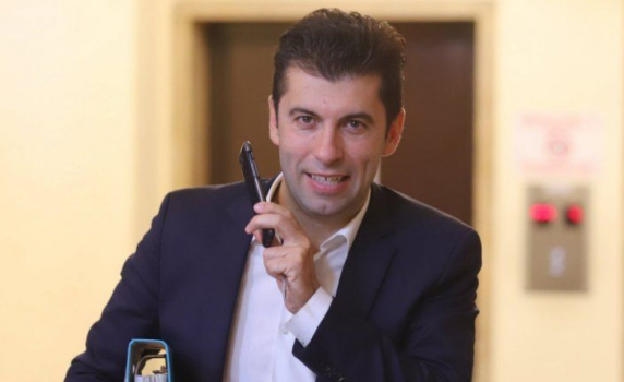 Кирил Петков уволни шефа на ДКК