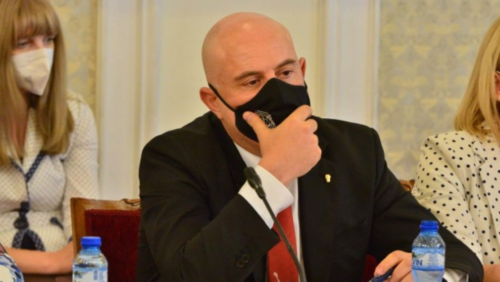 Иван Гешев атакува пред КС правото на депутатите да го викат