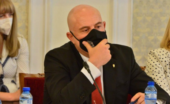 Иван Гешев атакува пред КС правото на депутатите да го викат
