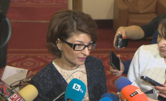 Десислава Атанасова: Предлагаме датата 7 ноември за провеждане на президентските избори