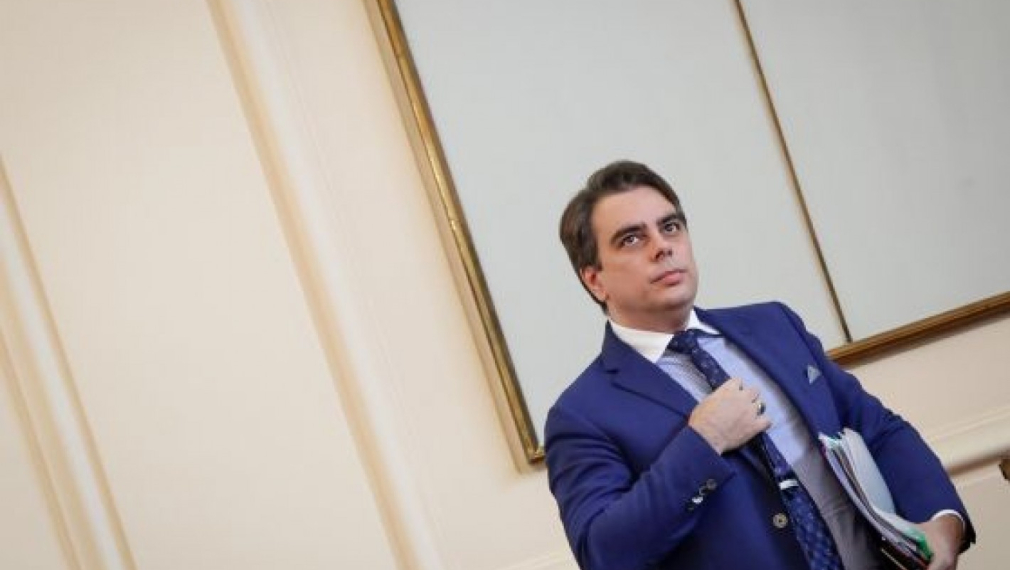 Асен Василев: Политическата отговорност за бюджетa е на парламента, затова ви се плащат заплати