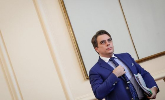 Асен Василев: Политическата отговорност за бюджетa е на парламента, затова ви се плащат заплати
