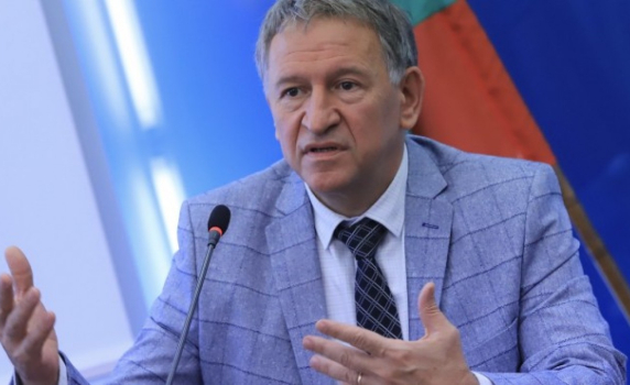 Стойчо Кацаров: Засега у нас не се планира поставяне на трета доза ваксина