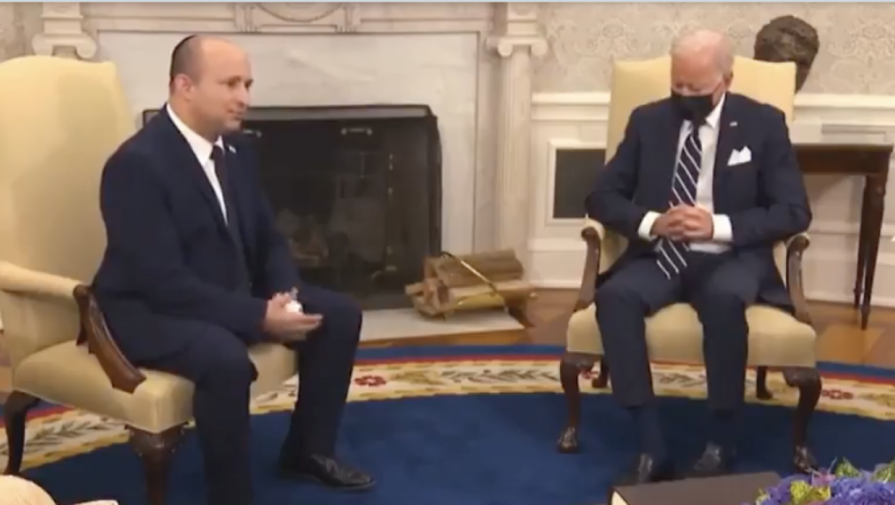 Байдън заспа на важна среща в Белия дом (видео)