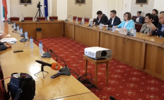 Консултации за съставяне на кабинет между БСП и ИБГНИ (на живо)