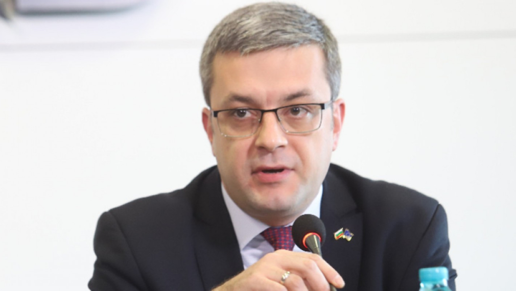Тома Биков: Минеков не поиска допълнителни пари за култура. Действията му са неадекватни  