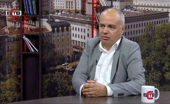 Свиленски: Подкрепя ли президентът Радев политическия проект на двамата си министри?