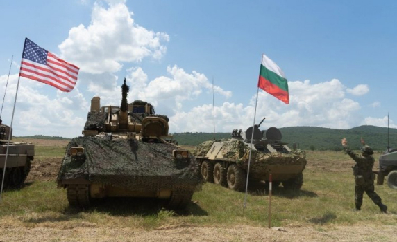САЩ докараха танкове и хеликоптери в Ново село