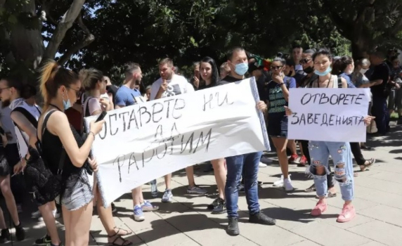 Бизнесът на протест срещу Ковид мерките, ресторантите и нощните заведения отказват да затварят