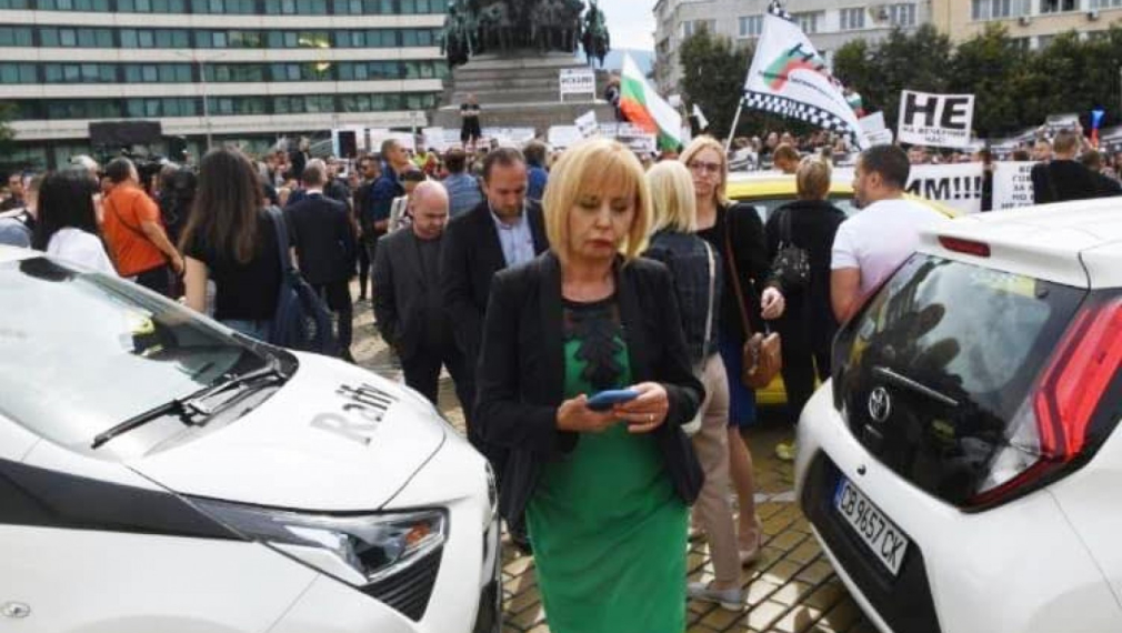 Мая Манолова, Тошко Йорданов и петнайсетина депутати изгонени от протеста (снимки)