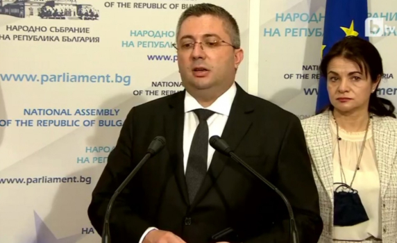 ГЕРБ: Комитова хал хабер си няма от държавно управление и строителство