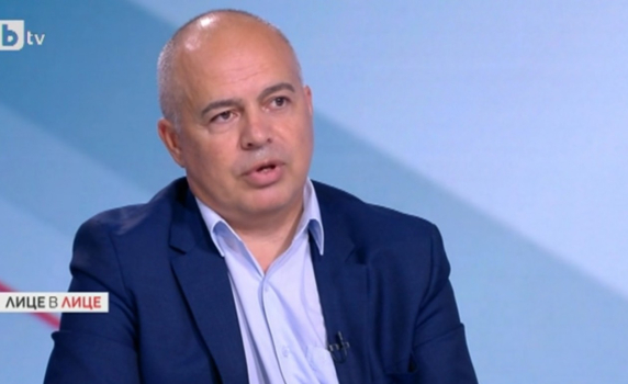 Свиленски: Хора, свързани с президента, опитват да отцепват от БСП за проекта „Петков-Василев“