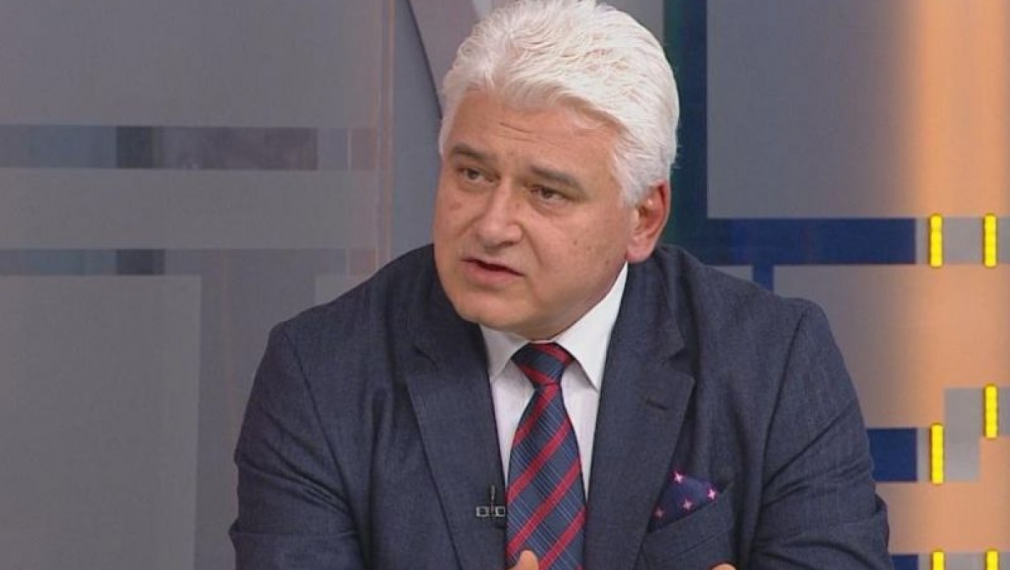 Проф. Пламен Киров: Радев трябва да разпусне незабавно парламента. Бавенето заради бюджета е извън духа и текста на Конституцията