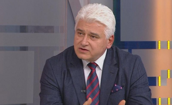 Проф. Пламен Киров: Радев трябва да разпусне незабавно парламента. Бавенето заради бюджета е извън духа и текста на Конституцията