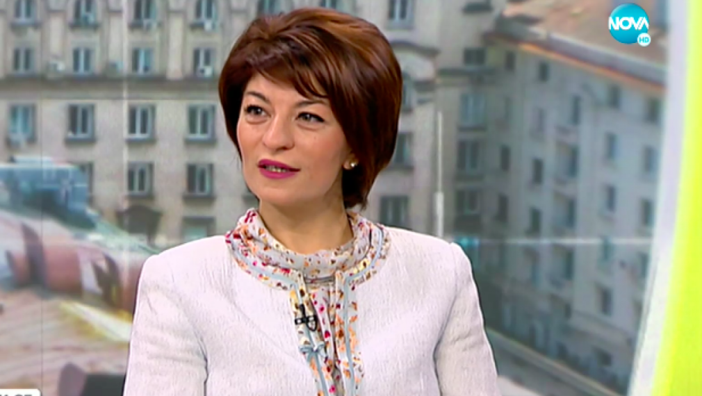 Десислава Атанасова: Служебният кабинет играе ролята на предизборен щаб на Радев