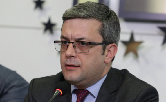 Тома Биков: Обсъждаме различни кандидатури за президент, мисли се и за Петър Стоянов