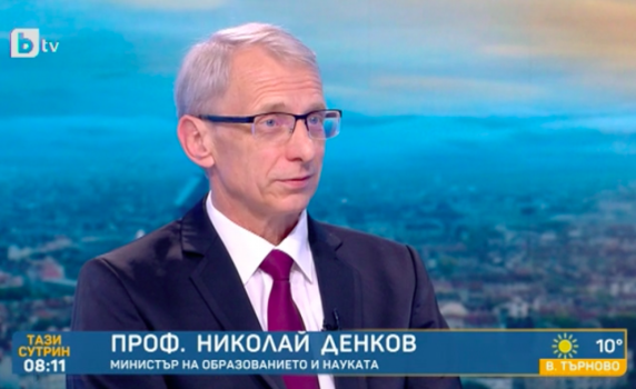 Денков: Не се справихме с ваксинирането на учители