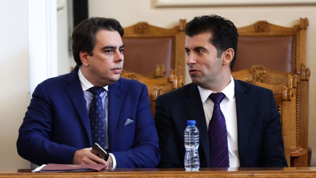 Асен Василев и Кирил Петков се обърнаха предизборно срещу служебния кабинет за Маришкия басейн