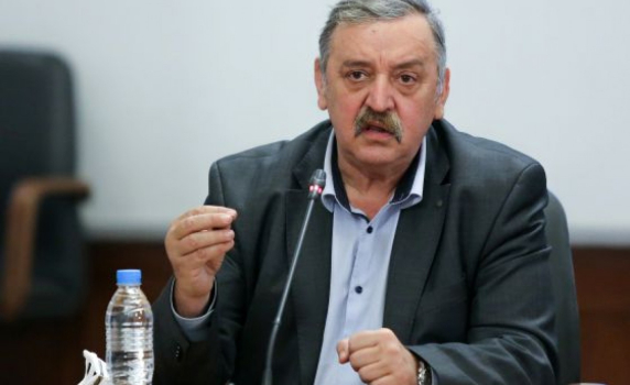 Проф. Кантарджиев: Децата може да се заразят от учителите, но не пренасят вируса