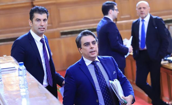  "Алфа рисърч": Петков и Василев вземат 8-9%. ГЕРБ води пред ИТН с 4%  
