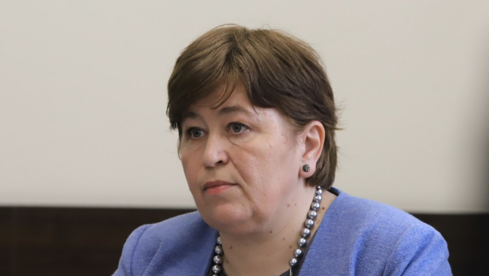Министър Балтова: Правителството пуска томбола за ваксинирани, раздават таблети и часовници