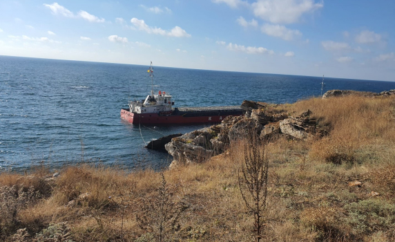 ГЕРБ с критики към президента заради заседналия кораб край Камен бряг