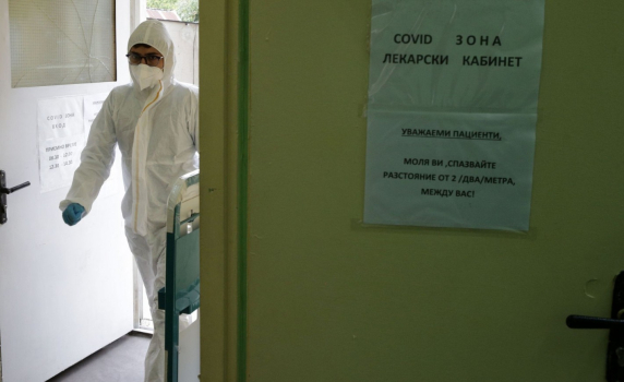  COVID-19 уби още 40 българи, четирима от тях са били ваксинирани