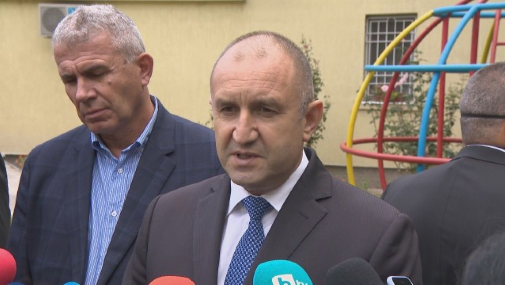 Румен Радев: Борисов се скри под тогата на ректора