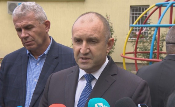 Румен Радев: Борисов се скри под тогата на ректора
