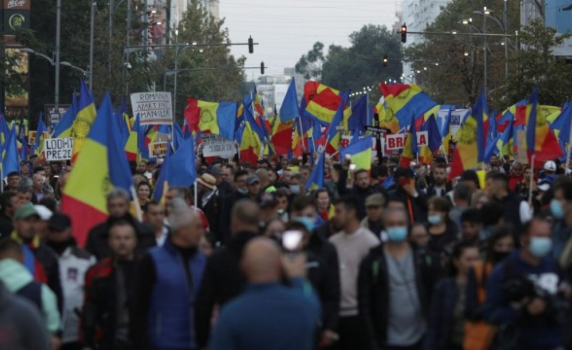 Хиляди протестираха в Румъния срещу задължителната ваксинация