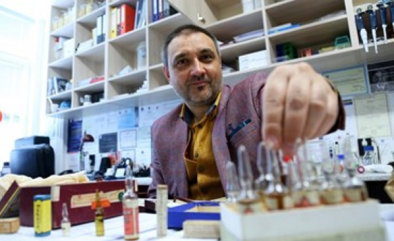 Показаха българската антиковид ваксина